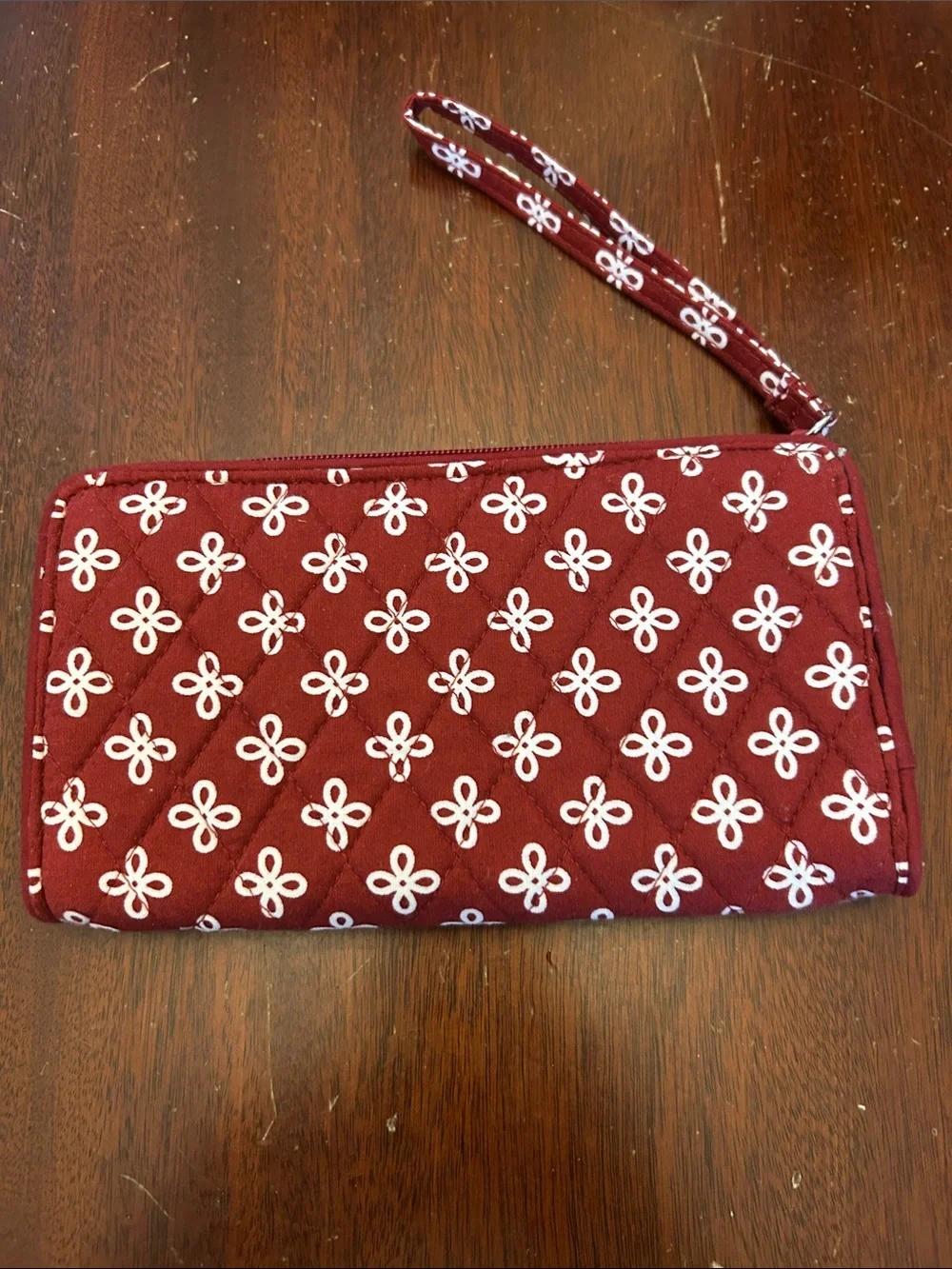 Vera Bradley Washington State Cougars burgundy wristlet NWOT